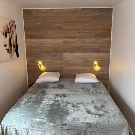 Familial Avec Grande Terrasse Piscine Parking Et Wifi Fibre Appartement