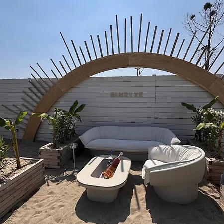 Appartement Familial Avec Grande Terrasse Piscine Parking Et Wifi Fibre Le Barcarès